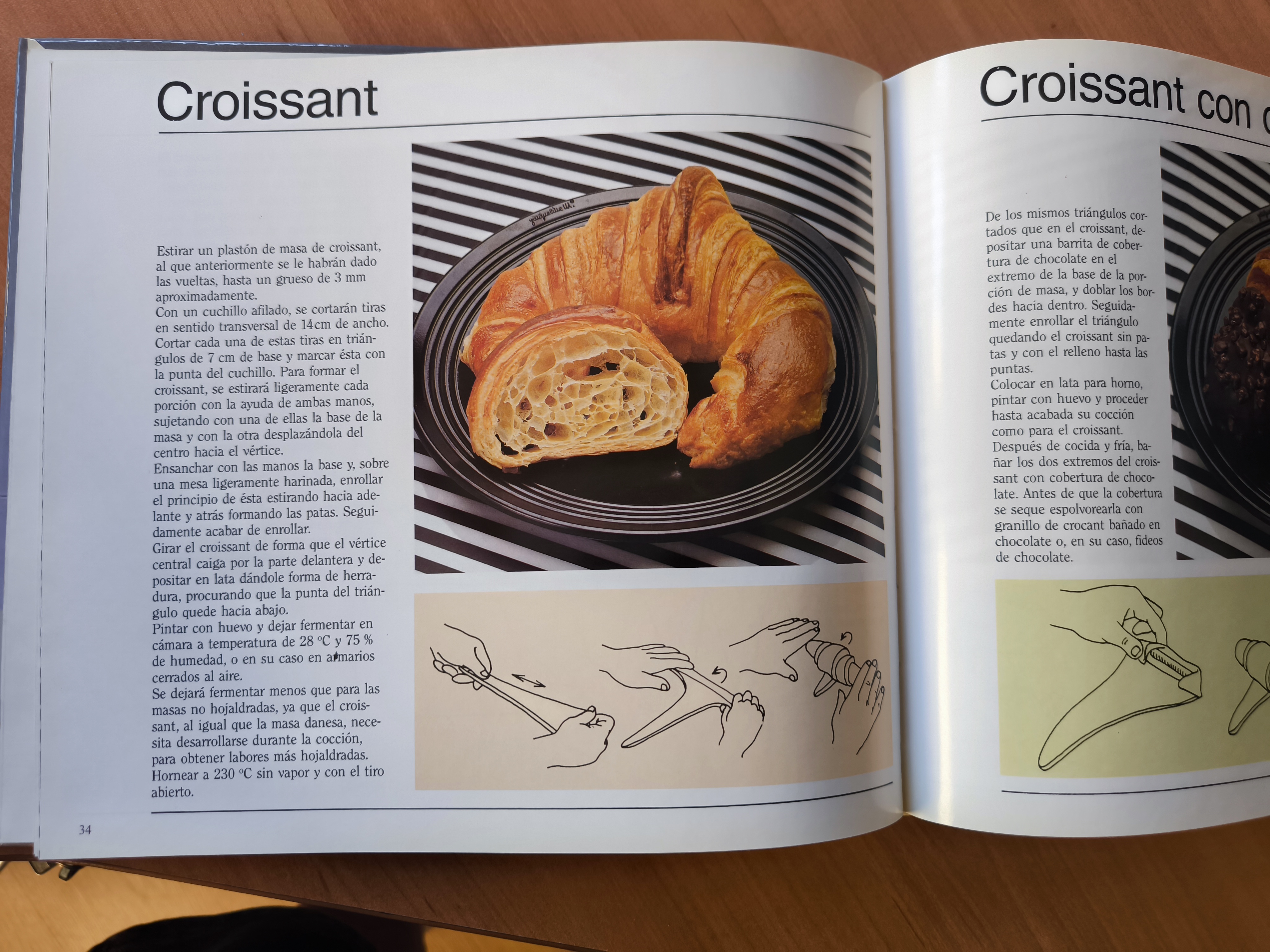 Páginas interiores del libro Bollería con la elaboración de croissant